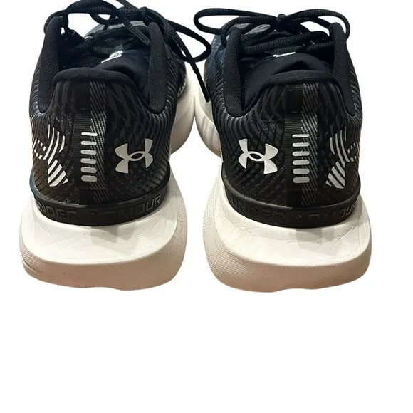 Under Armour Men’s Infinite Pro Running Shoes Black/Grey/White Used Size 12