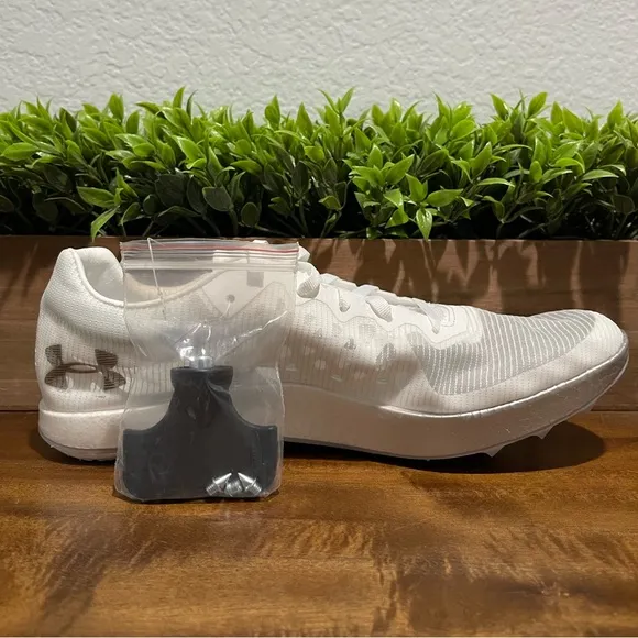 Under Armour Shakedown Elite Breeze White Track Spikes 3027568-100 Men’s Size 11