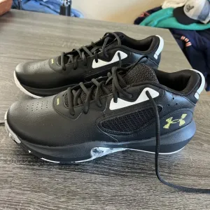 Under Armour UA Lockdown 6 Basketball Shoes Black Gold Men Size 11.5