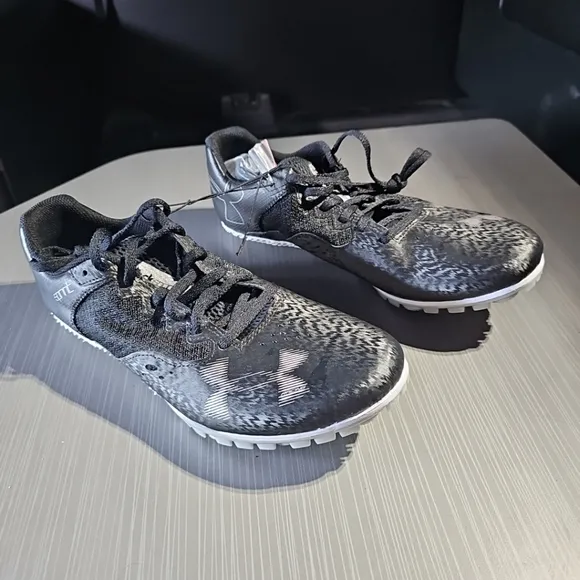 Under Armour Unisex Kick Spirit 4 Track &amp; Field Shoes Men's 10/Women's 11.5 NWOT