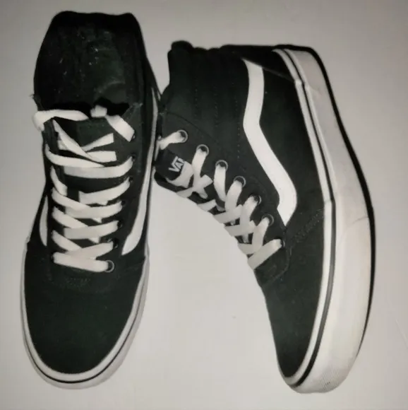 Vans (Size 8) Black &amp; White Classic Lace-up High-Top Outdoor Streetwear Sneakers