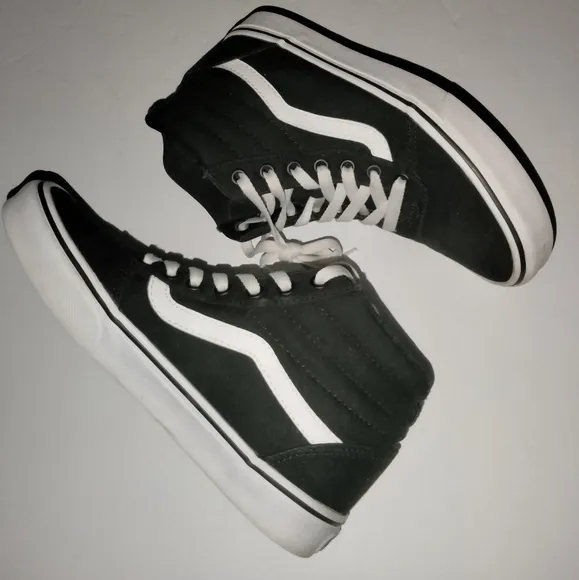 Vans (Size 8) Black &amp; White Classic Lace-up High-Top Outdoor Streetwear Sneakers