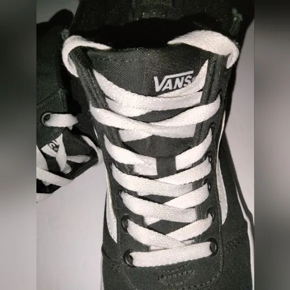 Vans (Size 8) Black &amp; White Classic Lace-up High-Top Outdoor Streetwear Sneakers