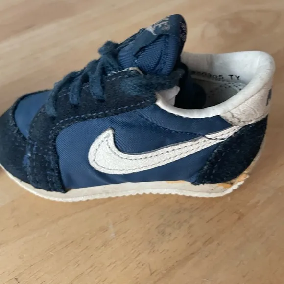 Vintage 80s Nike Navy blue swoosh track Cortez infant shoes sz 3