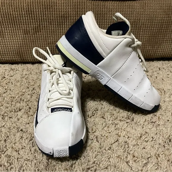 White Air Jordan Te 2_ boys size 3