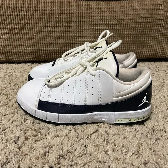 White Air Jordan Te 2_ boys size 3