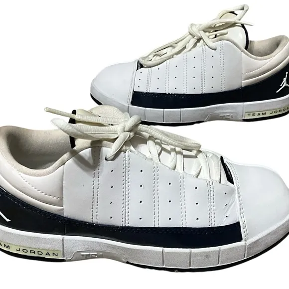 White Air Jordan Te 2_ boys size 3