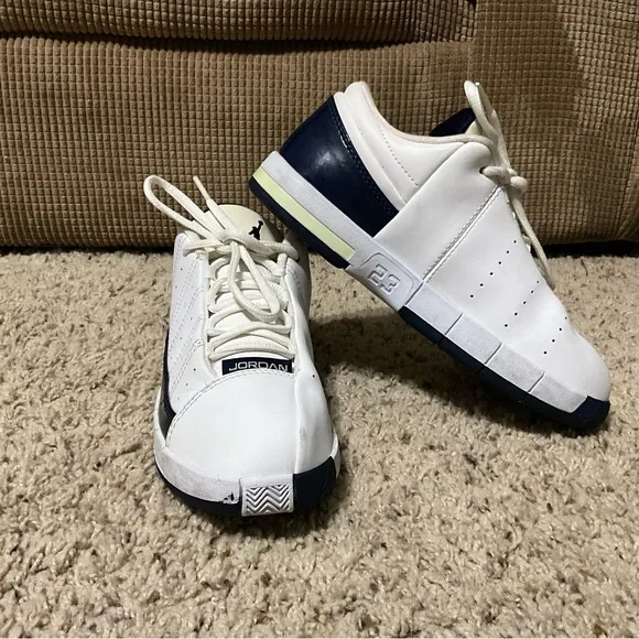 White Air Jordan Te 2_ boys size 3