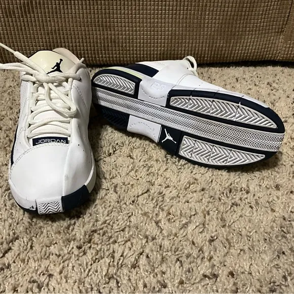 White Air Jordan Te 2_ boys size 3