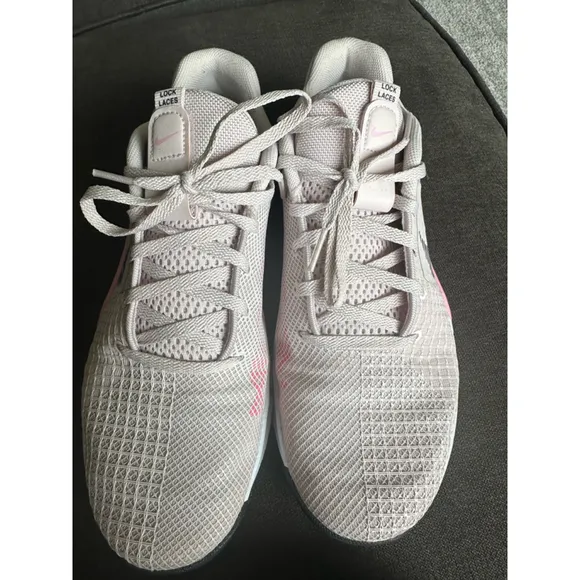 Women's Nike Metcon Training Shoes Size 10 Pink