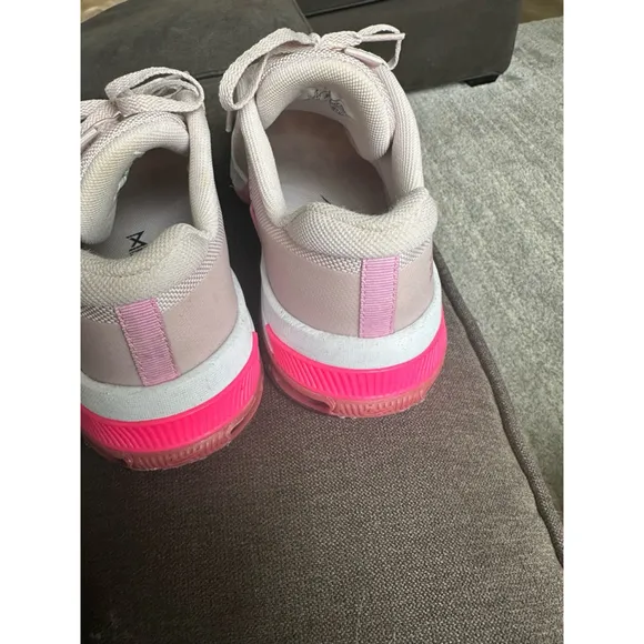 Women's Nike Metcon Training Shoes Size 10 Pink